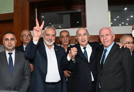الفصائل الفلسطينية توقع على إعلان الجزائر للمصالحة الوطنية وإنهاء الانقسام